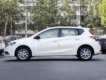 Nissan Tiida Cool Dynamic 1.6L CVT