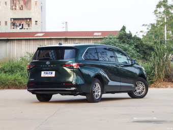 Toyota Sienna Hybrid Deluxe 2.5L