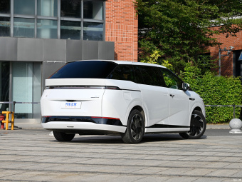 XPeng X9 640 Max AWD