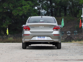 Kia Pegas Elite Connect 1.4L AT