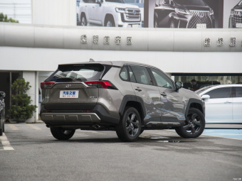 Toyota RAV4 Fashion 2.0L CVT 4WD