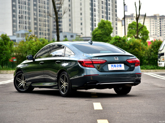 Honda Inspire Sport Hybrid Pure Cross 2.0L