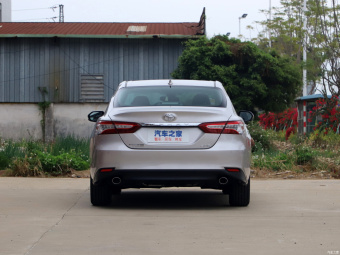 Toyota Camry Deluxe 2.0G