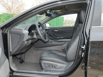Toyota Avalon Hybrid Deluxe 2.5L