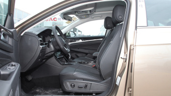 VW Passat Deluxe 330TSI