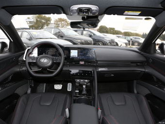 Hyundai Elantra Premium LUX 240TGDi DCT