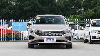 VW Passat Deluxe 330TSI