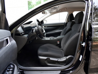 Hyundai Mistra Leading GLS 1.8L CVT