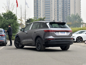 Audi Q5 e-tron Shiny Mecha 40 e-tron