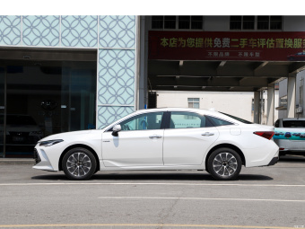 Toyota Avalon Hybrid Deluxe 2.5L