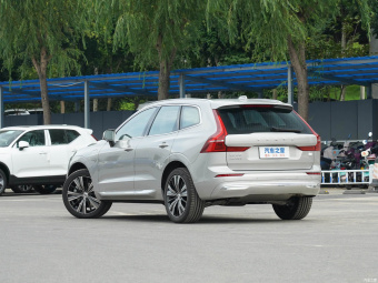 Volvo XC60 T8 AWD Zhiyuan Luxury