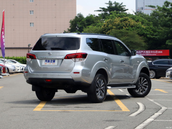 Nissan Terra Leading 2.5L XL MT 2WD