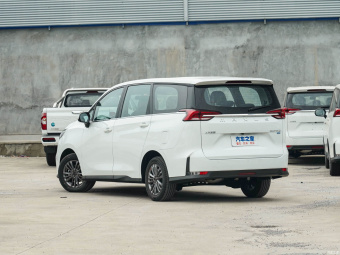 Maxus Euniq 5 Enjoy 1.3T PLUG IN 7 Seat