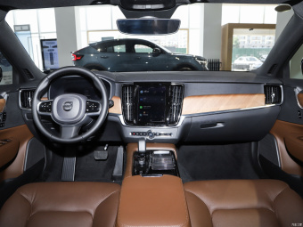 Volvo S90 T8 AWD Zhiyi Luxury