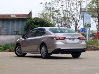 Toyota Camry Deluxe 2.0G