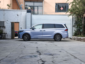 Roewe iMAX8 EV First Class Diamond