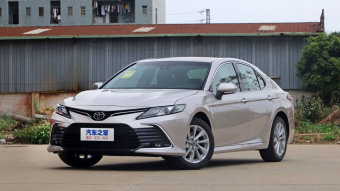 Toyota Camry Deluxe 2.0G