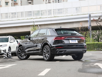 Audi Q8 Select Dynamic 45 TFSI