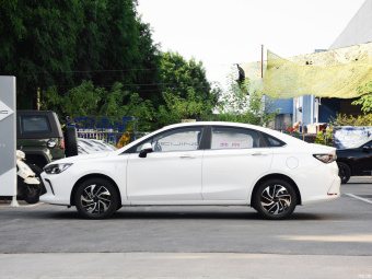 Beijing U5 Plus Deluxe 1.5L 5MT