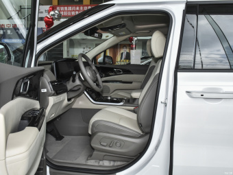 Kia Carnival Deluxe Exclusive 2.0T