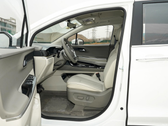 Hyundai Custo Deluxe DLX 380TGDi AT