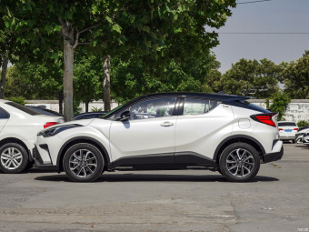 Toyota IZOA Yichi 2.0L