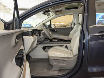 Hyundai Custo Premium LUX 270TGDi DCT