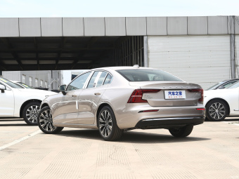 Volvo S60 B4 Zhiyuan Luxury