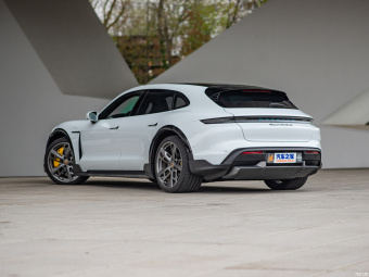 Porsche Taycan Turbo S Cross Turismo