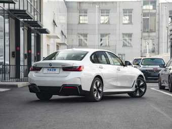 BMW i3e 2026 eDrive 40 L Sport Night Edition
