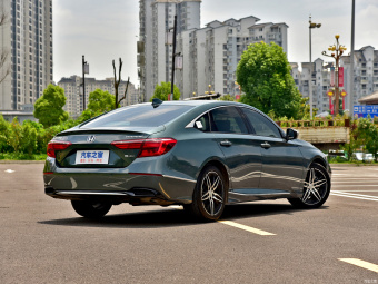 Honda Inspire Sport Hybrid Pure Cross 2.0L