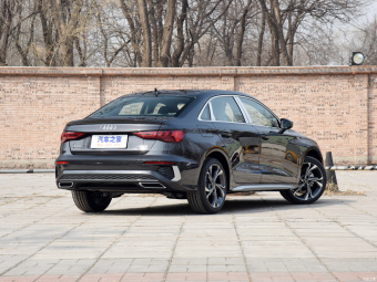 Audi A3L Limousine Dynamic Luxury 35 TFSI
