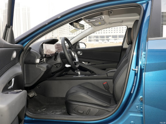 Hyundai Elantra Flagship TOP 1.5L CVT