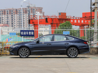 Hyundai Sonata Deluxe GLS 380TGDi AT