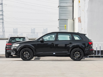 Audi Q7 2025 45 TFSI Quattro S line Black Knight Edition