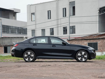 BMW i3e 2026 eDrive 40 L Sport Restyled Night Edition