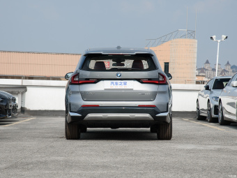 BMW iX1 eDrive25L X Design