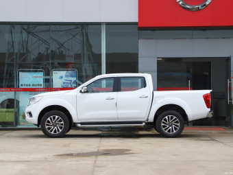 Nissan Navara Flagship 2.5L MT 4WD QR25
