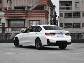 BMW 3 Series 2026 330Li M Sport Night Edition