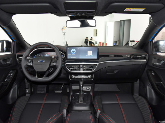 Ford Focus Sedan ST-Line EcoBoost 180