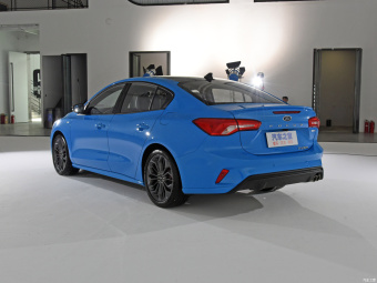 Ford Focus Sedan ST-Line EcoBoost 180