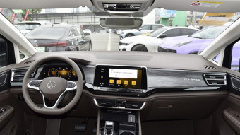 VW Viloran Deluxe 330TSI