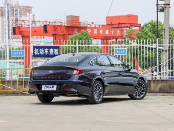 Hyundai Sonata Deluxe GLS 380TGDi AT