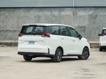 Maxus Euniq 5 Enjoy 1.3T PLUG IN 7 Seat