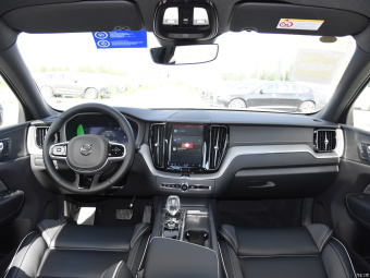 Volvo XC60 B5 AWD Zhiyuan Luxury