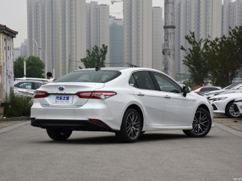 Toyota Camry Hybrid Deluxe 2.5HG