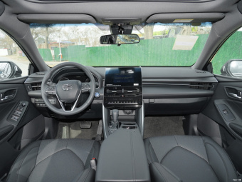 Toyota Avalon Hybrid Deluxe 2.5L