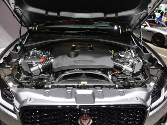 Jaguar F-Pace Sport P400