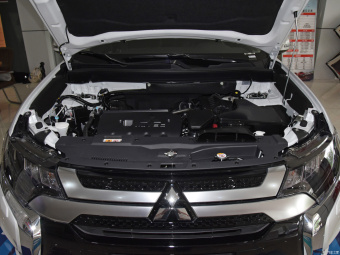 Mitsubishi Outlander Supreme 2.4L AWD 7 Seat
