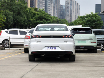 Peugeot 408 Dream 1.6T